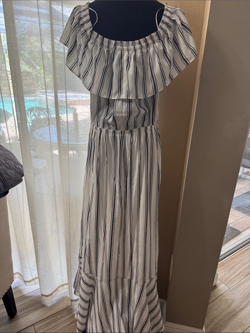Express White and Black Striped Off-Shoulder Maxi Dress size L - Picture 3 of 5